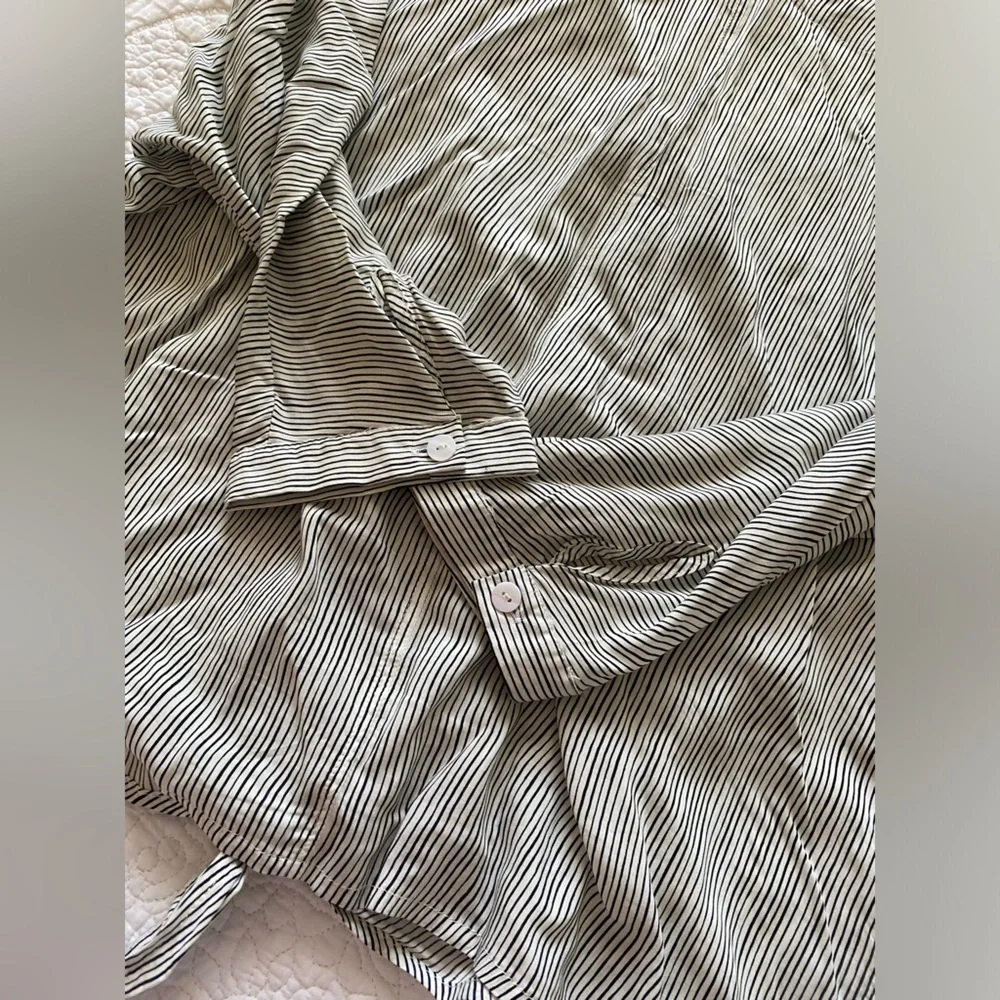 Artisan NY Striped Black White Button-Down Tie Knot Women's Lightweight Top L - Picture 4 of 7